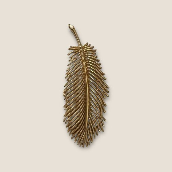 Large Gold tone feather brooch - Picture 4 of 6